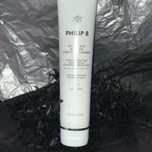 Philip B Accessories - ICELANDIC BLONDE TONES CONDITIONER BRIGHTEN Philip B Accessories - ICELANDIC BLONDE TONES CONDITIONER BRIGHTEN